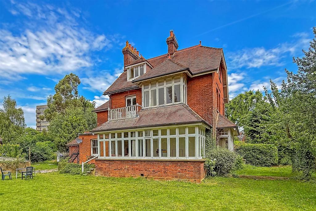 1 Ridgmont Road-46.jpg