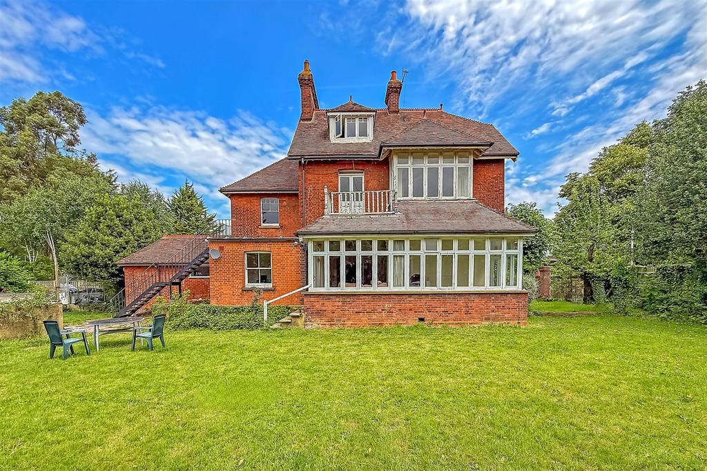 1 Ridgmont Road-43.jpg
