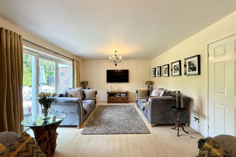 15 Bishopton Close, Shirley, Solihull, B90 4AH