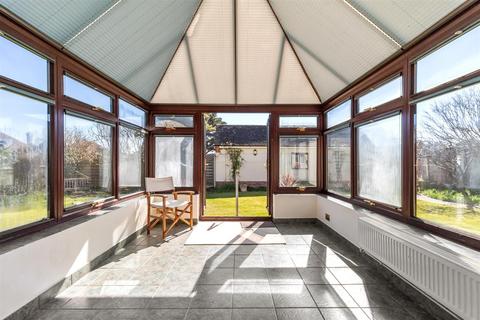 2 Jersey Road, Ferring, Worthing, BN12 5PZ
