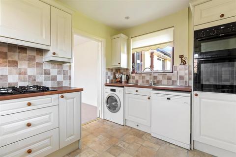 2 Jersey Road, Ferring, Worthing, BN12 5PZ