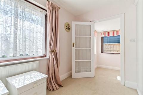 2 Jersey Road, Ferring, Worthing, BN12 5PZ