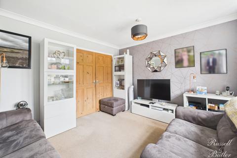 3 bedroom semi-detached house for sale, Dove Close, Buckingham