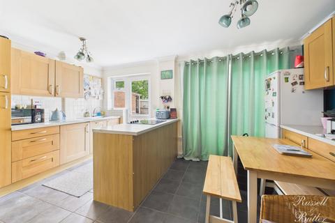 3 bedroom semi-detached house for sale, Dove Close, Buckingham
