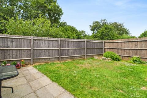3 bedroom semi-detached house for sale, Dove Close, Buckingham