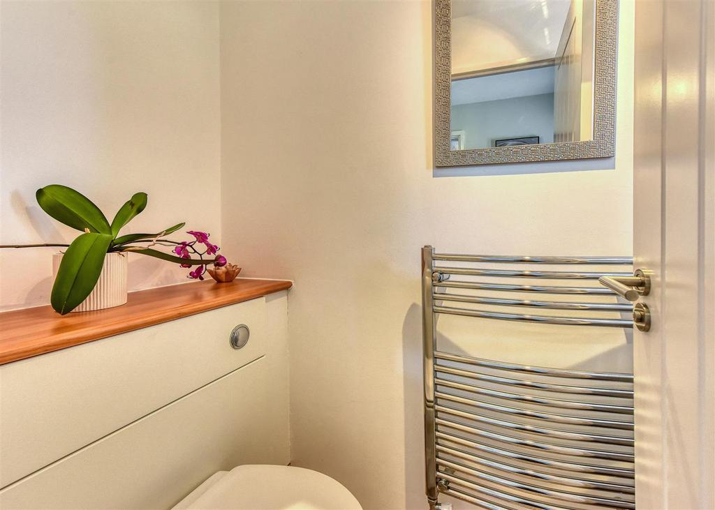 9 Prosper Meadow-Cloakroom.jpg
