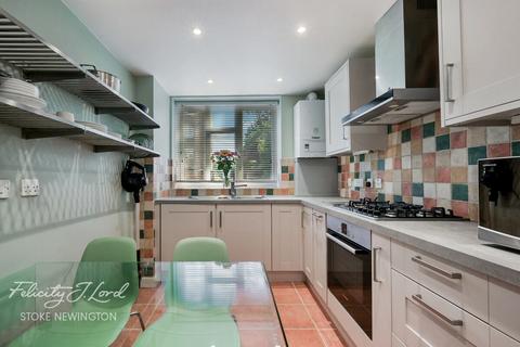 2 bedroom flat for sale, Bethune Road, London N16