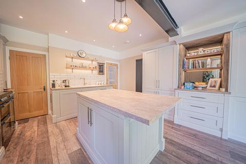4 bedroom semi-detached house for sale, Warwick Road, Knowle, B93
