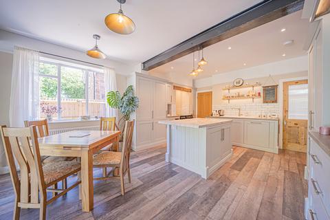 4 bedroom semi-detached house for sale, Warwick Road, Knowle, B93