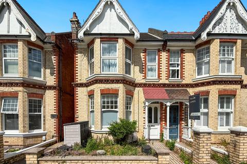 2 bedroom flat for sale, Worcester Villas, Hove, BN3