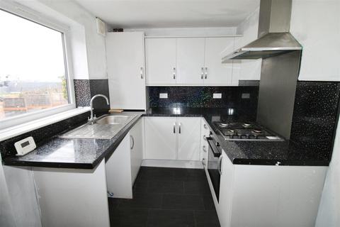 2 bedroom semi-detached house to rent, Clydesdale Drive, Bradford BD6