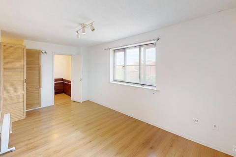 Studio to rent, 266 Russett House ,Falcon Avenue, Grays, RM17