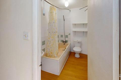Studio to rent, 266 Russett House ,Falcon Avenue, Grays, RM17