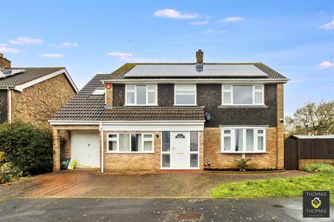 4 bedroom detached house for sale, High View, Hempsted