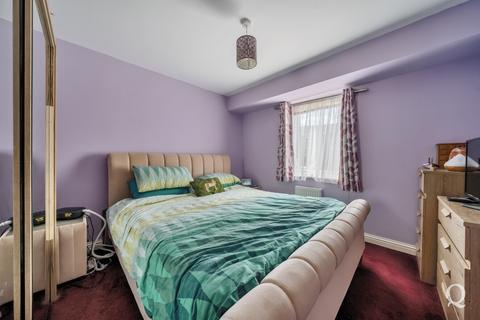 3 bedroom semi-detached house for sale, Spinel Close, Sittingbourne, Kent, ME10