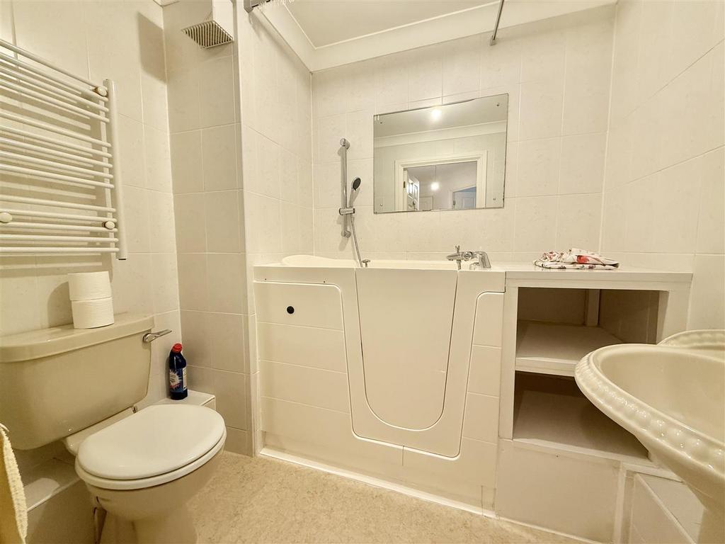 Bathroom.jpeg