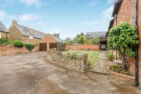 3 bedroom barn conversion for sale, Byfield Road, Banbury OX17