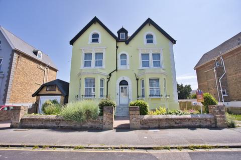 2 bedroom flat for sale, Manor Road, Folkestone, CT20