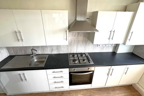 2 bedroom flat to rent, Redbridge Lane East, Ilford IG4