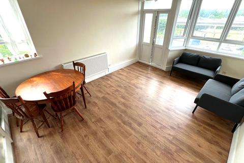 2 bedroom flat to rent, Redbridge Lane East, Ilford IG4