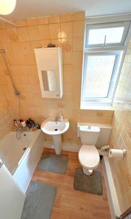 2 bedroom flat to rent, Redbridge Lane East, Ilford IG4