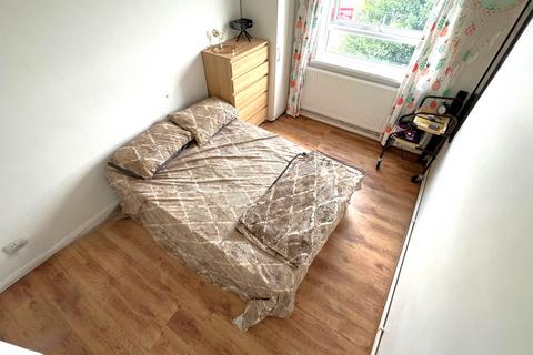 2 bedroom flat to rent, Redbridge Lane East, Ilford IG4