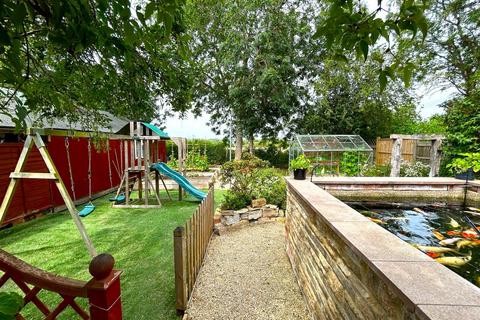 3 bedroom detached house for sale, Bretforton Road, Badsey, Evesham