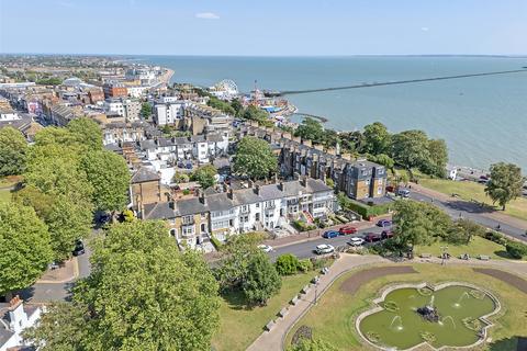 3 Prittlewell Square, Southend-on-sea, SS1 1DW