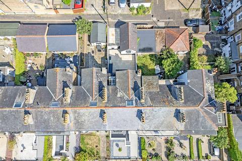 3 Prittlewell Square, Southend-on-sea, SS1 1DW