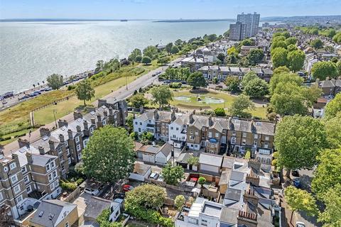 3 Prittlewell Square, Southend-on-sea, SS1 1DW