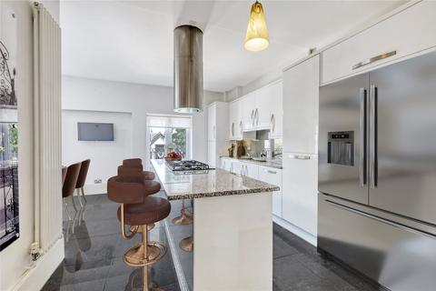 3 Prittlewell Square, Southend-on-sea, SS1 1DW
