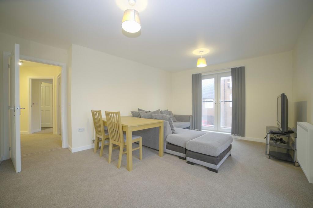 Lounge/Dining Area