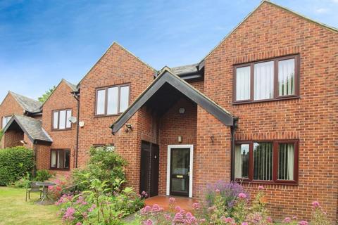 2 bedroom flat to rent, Clifton Place, Pudsey, LS28 7EE