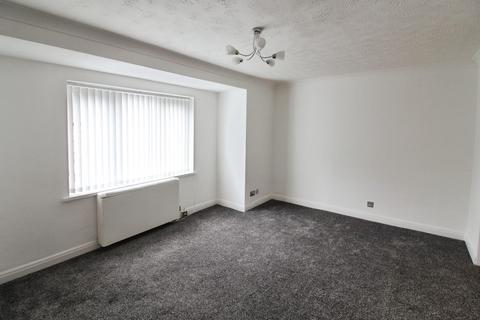 2 bedroom flat to rent, Clifton Place, Pudsey, LS28 7EE