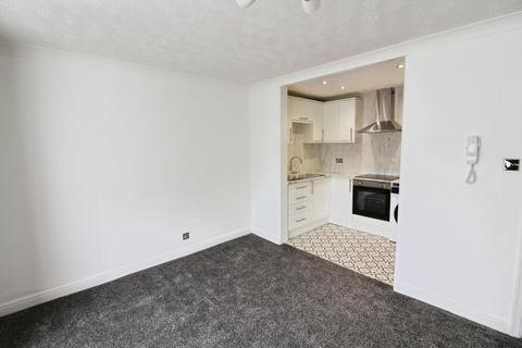2 bedroom flat to rent, Clifton Place, Pudsey, LS28 7EE
