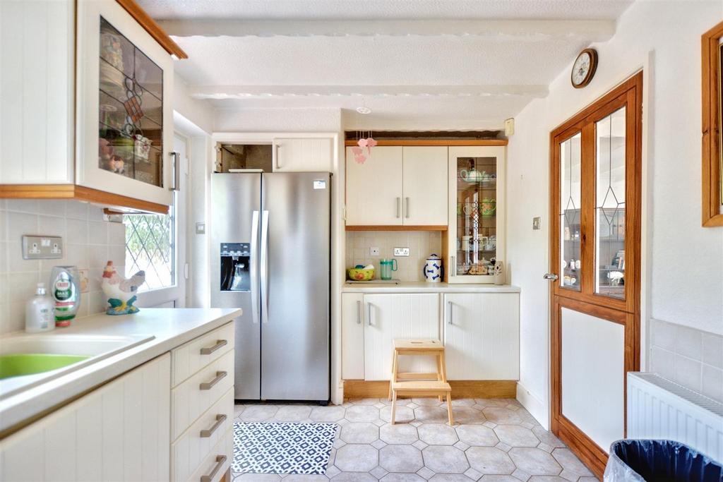 Kitchen 2.jpeg