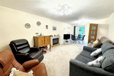 2 bedroom flat for sale, Park View Road, Prestwich, M25