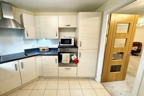 2 bedroom flat for sale, Park View Road, Prestwich, M25