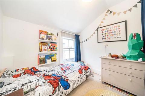 2 bedroom flat for sale, Albacore Crescent, London SE13