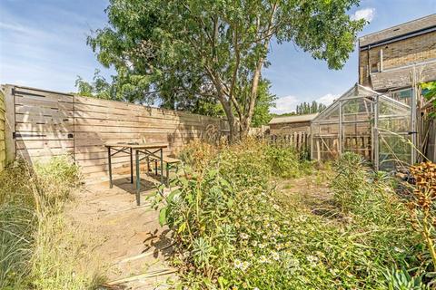 82b Albacore Crescent, London, SE13 7HP