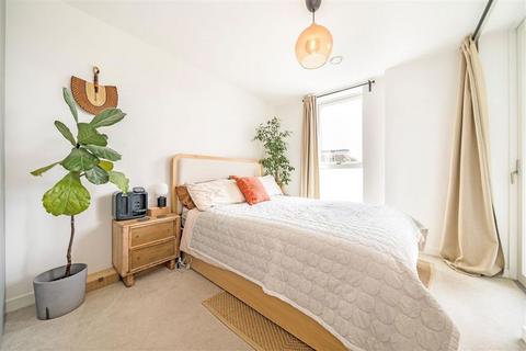 2 bedroom flat for sale, Goodwood Road, London SE14