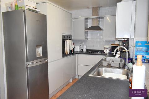 23 Kingsway, Wombwell, Barnsley, S73 0EB