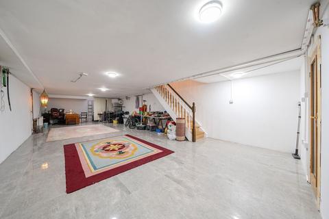 undefined, St Dunstans Avenue, Acton, London, W3