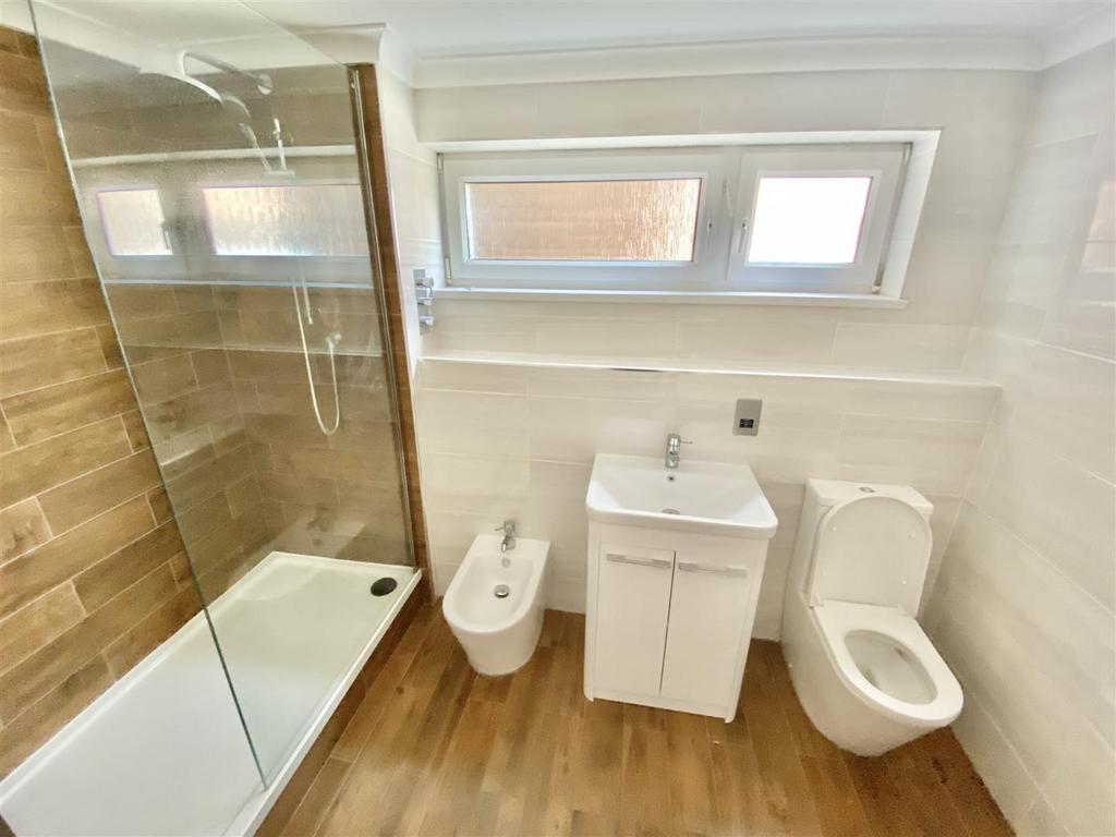 Bathroom 1.jpg