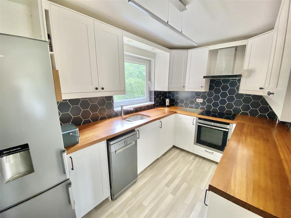 Kitchen 2.jpg