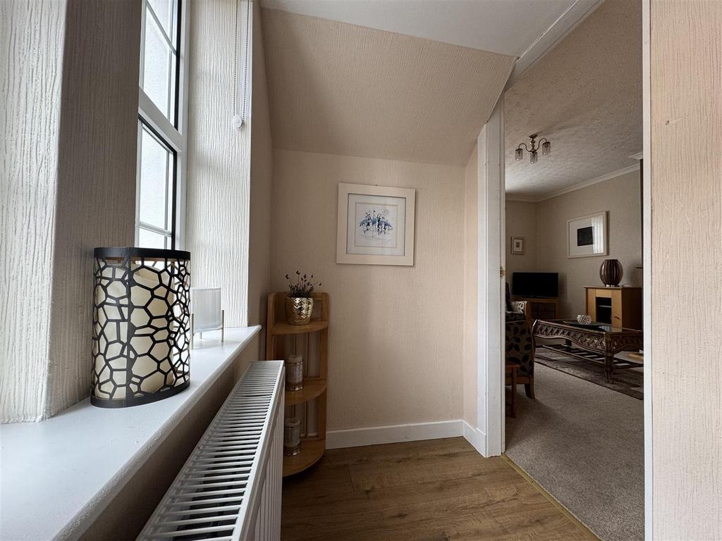 Lounge to kitchen.jpg