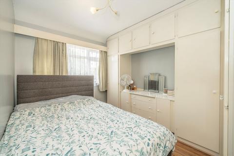 1 Meadway, Surbiton, KT5 9RG