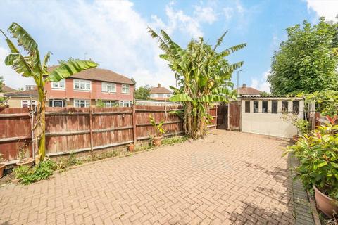 1 Meadway, Surbiton, KT5 9RG