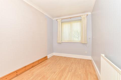 15 Dunstall Gardens, St Marys Bay, Romney Marsh, TN29 0QT