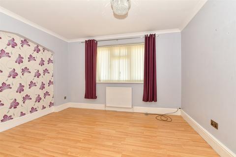 15 Dunstall Gardens, St Marys Bay, Romney Marsh, TN29 0QT